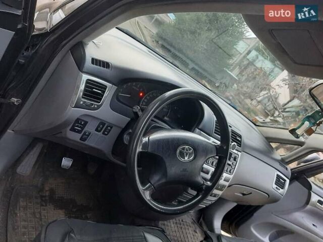 Черный Тойота Авенсис Версо, объемом двигателя 2 л и пробегом 420 тыс. км за 4500 $, фото 4 на Automoto.ua