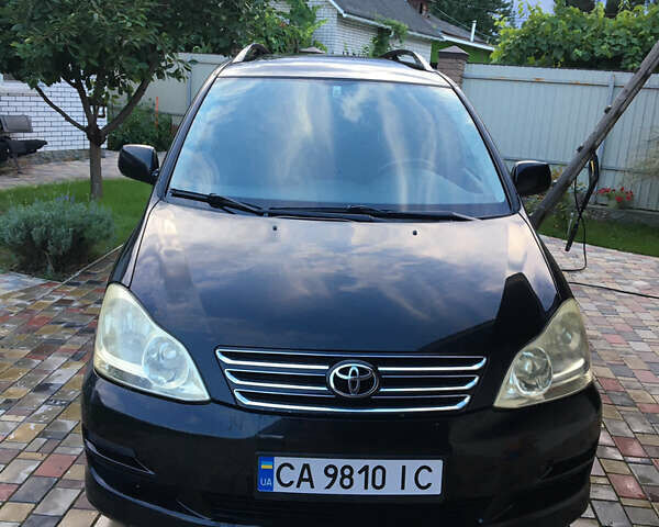 Черный Тойота Авенсис Версо, объемом двигателя 2 л и пробегом 260 тыс. км за 5800 $, фото 2 на Automoto.ua