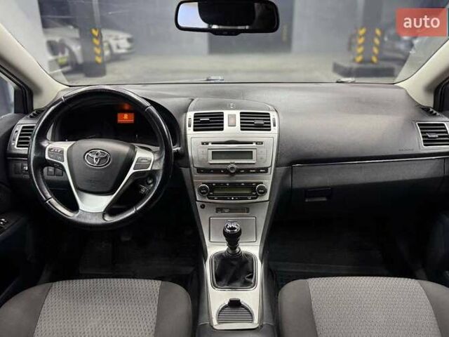 Черный Тойота Авенсис Версо, объемом двигателя 2 л и пробегом 303 тыс. км за 10000 $, фото 10 на Automoto.ua