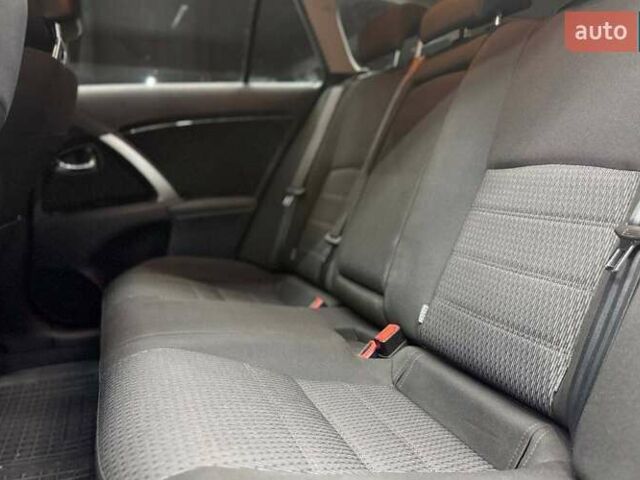 Черный Тойота Авенсис Версо, объемом двигателя 2 л и пробегом 303 тыс. км за 10000 $, фото 14 на Automoto.ua