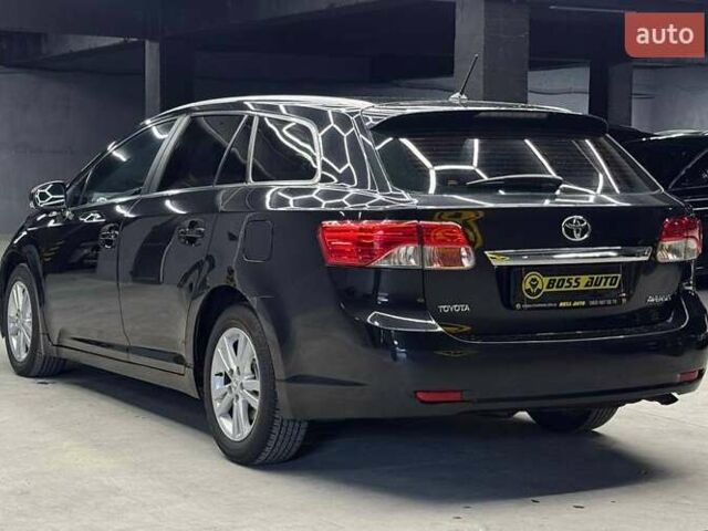 Черный Тойота Авенсис Версо, объемом двигателя 2 л и пробегом 303 тыс. км за 10000 $, фото 3 на Automoto.ua