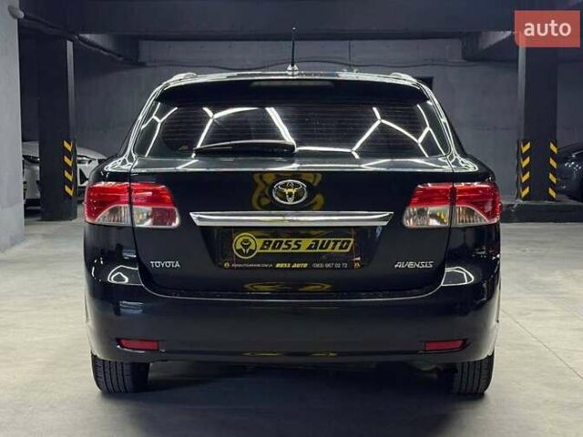 Черный Тойота Авенсис Версо, объемом двигателя 2 л и пробегом 303 тыс. км за 10000 $, фото 4 на Automoto.ua