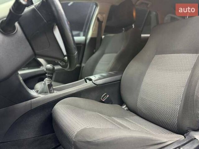 Черный Тойота Авенсис Версо, объемом двигателя 2 л и пробегом 303 тыс. км за 10000 $, фото 8 на Automoto.ua