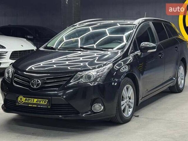 Черный Тойота Авенсис Версо, объемом двигателя 2 л и пробегом 303 тыс. км за 10000 $, фото 2 на Automoto.ua
