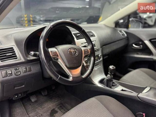 Черный Тойота Авенсис Версо, объемом двигателя 2 л и пробегом 303 тыс. км за 10000 $, фото 7 на Automoto.ua