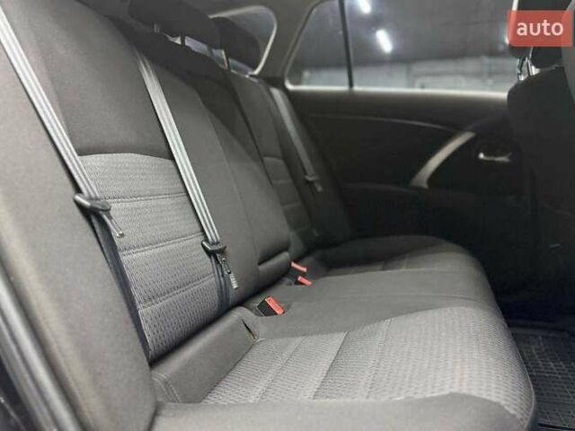 Черный Тойота Авенсис Версо, объемом двигателя 2 л и пробегом 303 тыс. км за 10000 $, фото 15 на Automoto.ua