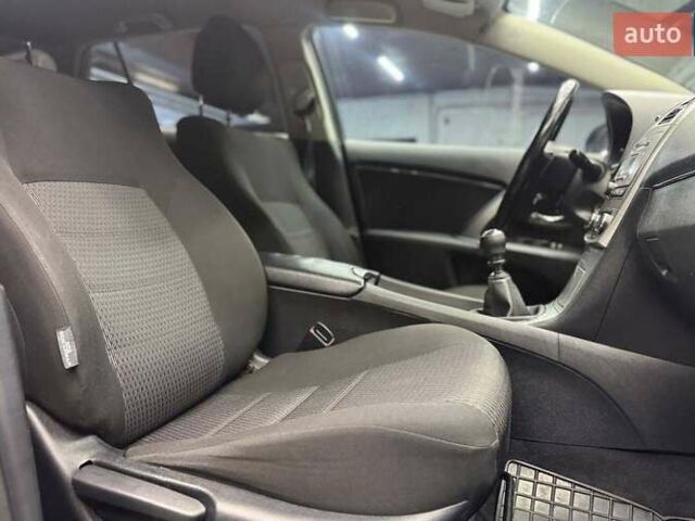 Черный Тойота Авенсис Версо, объемом двигателя 2 л и пробегом 303 тыс. км за 10000 $, фото 13 на Automoto.ua