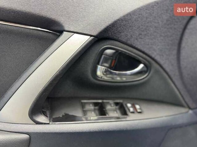 Черный Тойота Авенсис Версо, объемом двигателя 2 л и пробегом 303 тыс. км за 10000 $, фото 6 на Automoto.ua