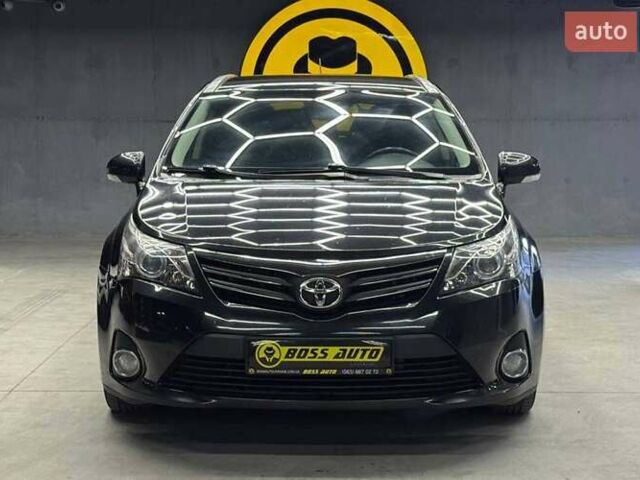 Черный Тойота Авенсис Версо, объемом двигателя 2 л и пробегом 303 тыс. км за 10000 $, фото 1 на Automoto.ua