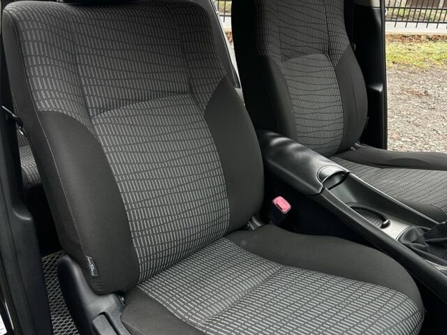 Черный Тойота Авенсис Версо, объемом двигателя 2 л и пробегом 290 тыс. км за 7850 $, фото 11 на Automoto.ua