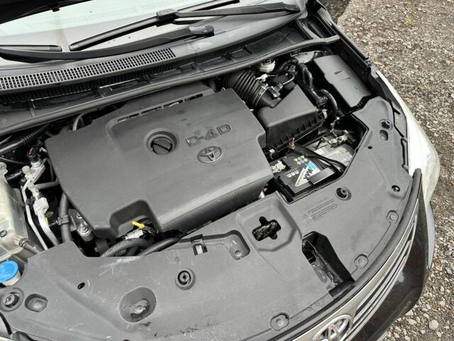 Черный Тойота Авенсис Версо, объемом двигателя 2 л и пробегом 290 тыс. км за 7850 $, фото 15 на Automoto.ua