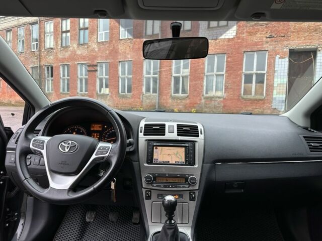 Черный Тойота Авенсис Версо, объемом двигателя 2 л и пробегом 290 тыс. км за 7850 $, фото 14 на Automoto.ua