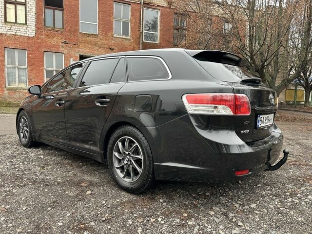 Черный Тойота Авенсис Версо, объемом двигателя 2 л и пробегом 290 тыс. км за 7850 $, фото 3 на Automoto.ua