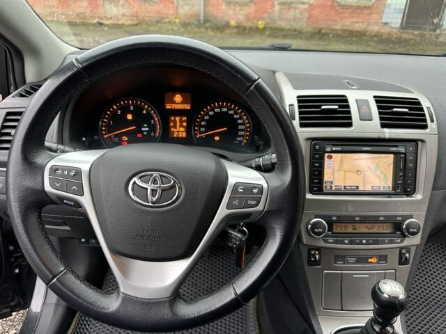 Черный Тойота Авенсис Версо, объемом двигателя 2 л и пробегом 290 тыс. км за 7850 $, фото 13 на Automoto.ua