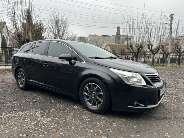 Черный Тойота Авенсис Версо, объемом двигателя 2 л и пробегом 290 тыс. км за 7850 $, фото 6 на Automoto.ua