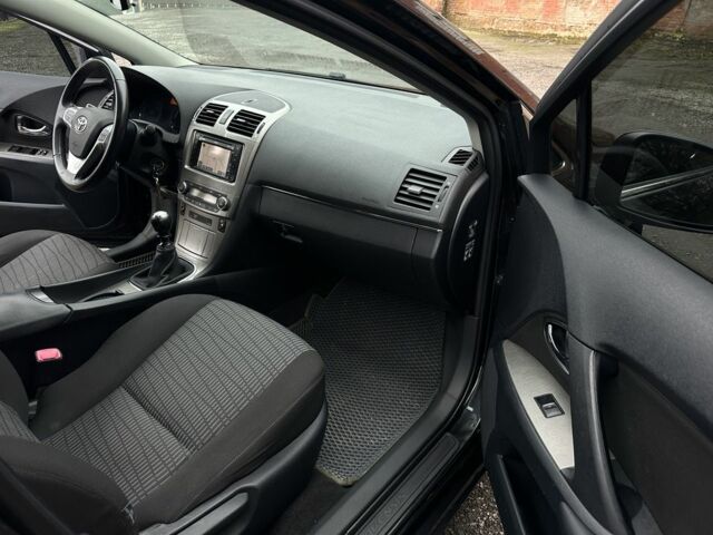 Черный Тойота Авенсис Версо, объемом двигателя 2 л и пробегом 290 тыс. км за 7850 $, фото 8 на Automoto.ua