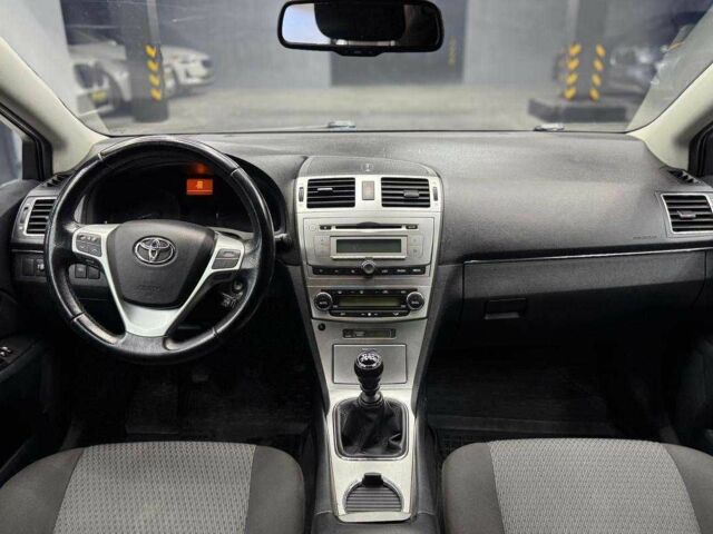 Черный Тойота Авенсис Версо, объемом двигателя 2 л и пробегом 303 тыс. км за 10000 $, фото 10 на Automoto.ua