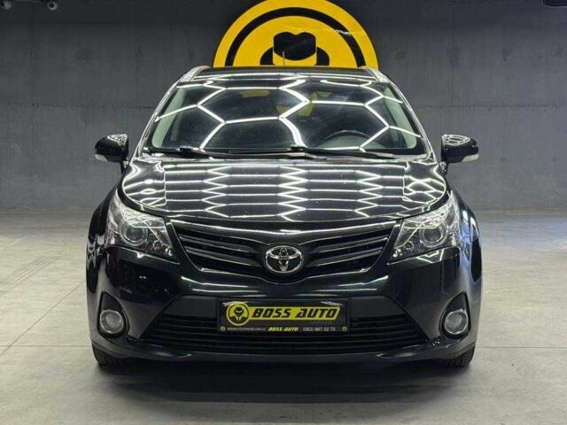 Черный Тойота Авенсис Версо, объемом двигателя 2 л и пробегом 303 тыс. км за 10000 $, фото 1 на Automoto.ua