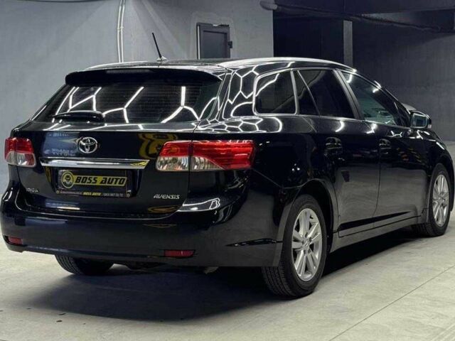 Черный Тойота Авенсис Версо, объемом двигателя 2 л и пробегом 303 тыс. км за 10000 $, фото 5 на Automoto.ua