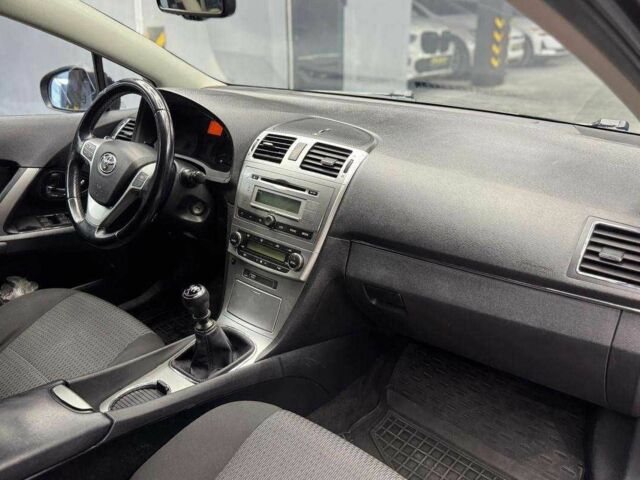 Черный Тойота Авенсис Версо, объемом двигателя 2 л и пробегом 303 тыс. км за 10000 $, фото 12 на Automoto.ua