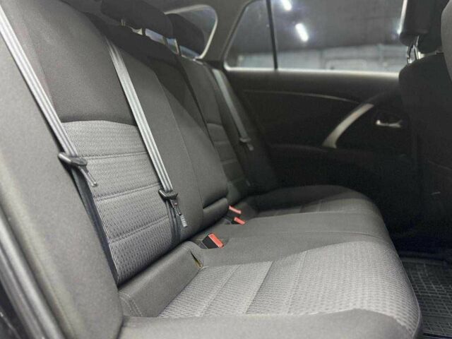 Черный Тойота Авенсис Версо, объемом двигателя 2 л и пробегом 303 тыс. км за 10000 $, фото 15 на Automoto.ua