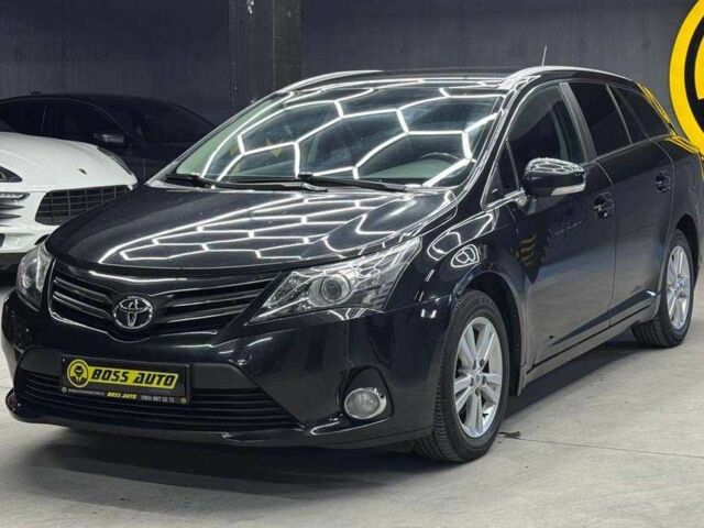 Черный Тойота Авенсис Версо, объемом двигателя 2 л и пробегом 303 тыс. км за 10000 $, фото 2 на Automoto.ua