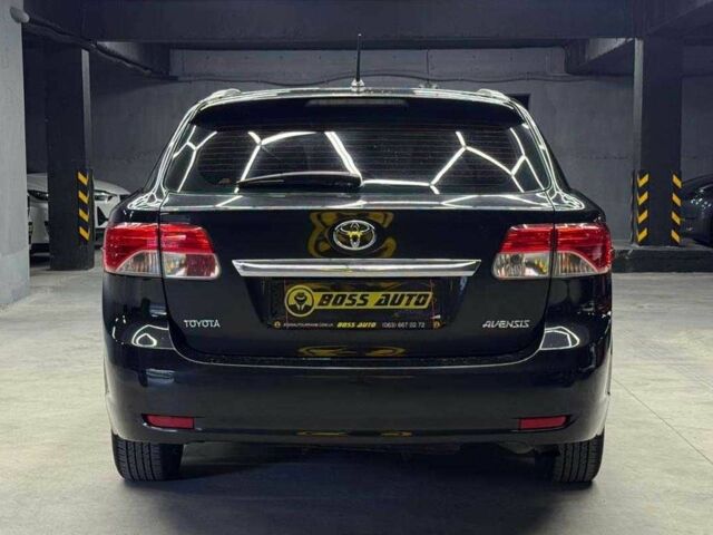 Черный Тойота Авенсис Версо, объемом двигателя 2 л и пробегом 303 тыс. км за 10000 $, фото 4 на Automoto.ua