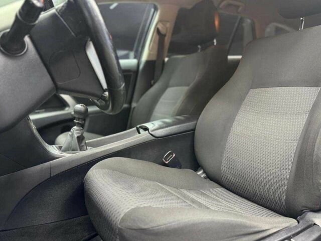 Черный Тойота Авенсис Версо, объемом двигателя 2 л и пробегом 303 тыс. км за 10000 $, фото 8 на Automoto.ua