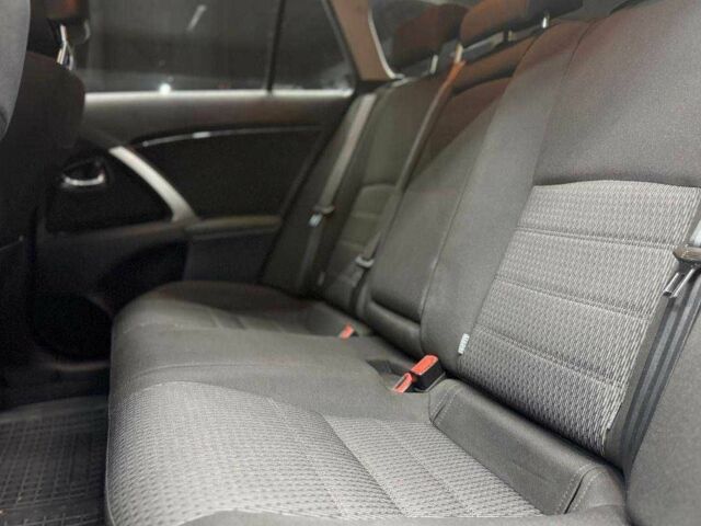 Черный Тойота Авенсис Версо, объемом двигателя 2 л и пробегом 303 тыс. км за 10000 $, фото 14 на Automoto.ua