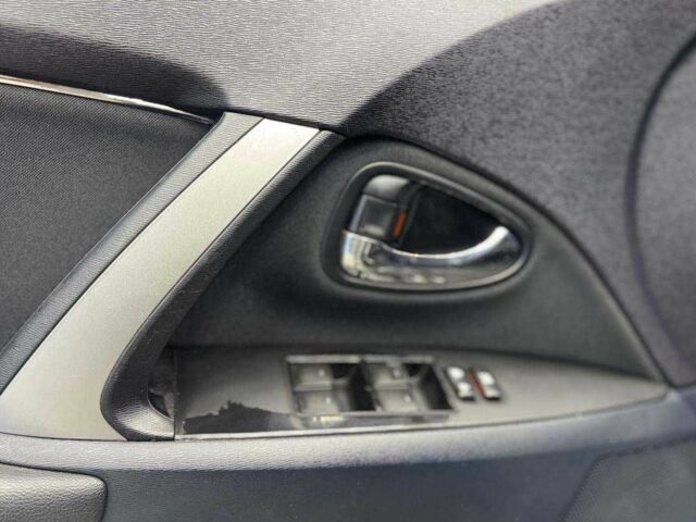 Черный Тойота Авенсис Версо, объемом двигателя 2 л и пробегом 303 тыс. км за 10000 $, фото 6 на Automoto.ua