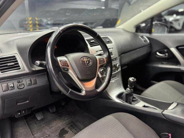 Черный Тойота Авенсис Версо, объемом двигателя 2 л и пробегом 303 тыс. км за 10000 $, фото 7 на Automoto.ua