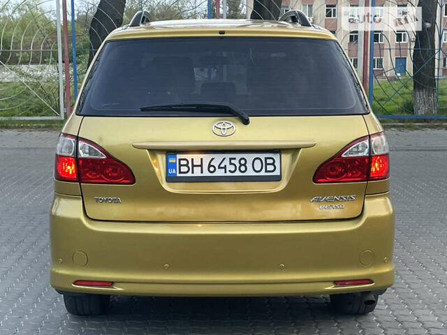 Желтый Тойота Авенсис Версо, объемом двигателя 2 л и пробегом 300 тыс. км за 6500 $, фото 6 на Automoto.ua