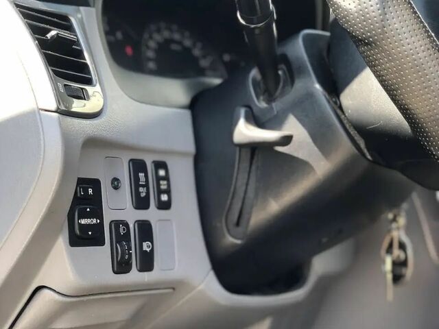 Сірий Тойота Авенсіс Версо, об'ємом двигуна 2 л та пробігом 340 тис. км за 4900 $, фото 6 на Automoto.ua