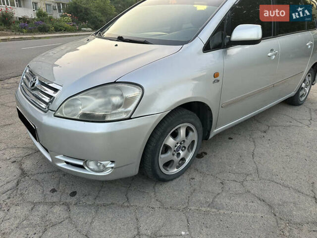 Сірий Тойота Авенсіс Версо, об'ємом двигуна 2 л та пробігом 250 тис. км за 5100 $, фото 44 на Automoto.ua