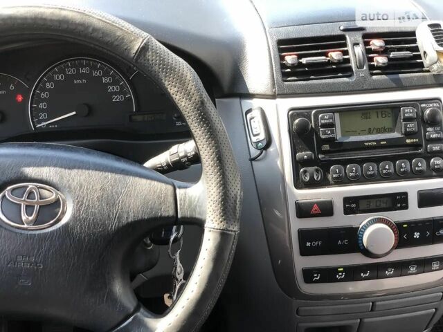 Сірий Тойота Авенсіс Версо, об'ємом двигуна 2 л та пробігом 340 тис. км за 4900 $, фото 12 на Automoto.ua