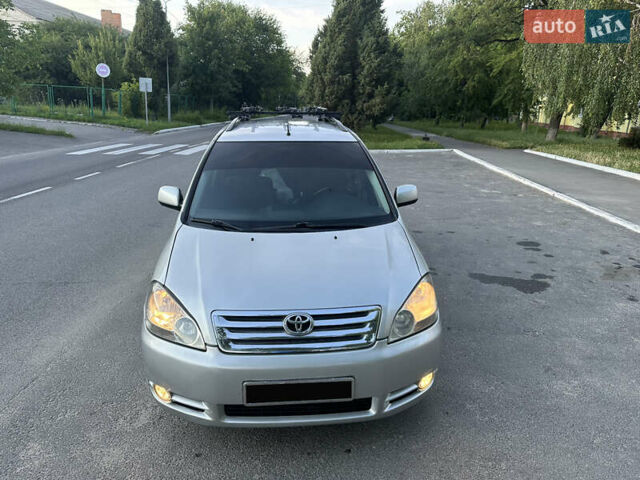 Сірий Тойота Авенсіс Версо, об'ємом двигуна 2 л та пробігом 250 тис. км за 5100 $, фото 30 на Automoto.ua