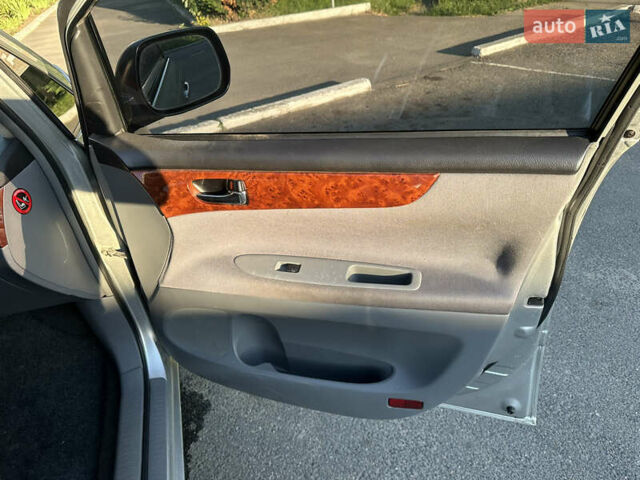 Сірий Тойота Авенсіс Версо, об'ємом двигуна 2 л та пробігом 250 тис. км за 5100 $, фото 10 на Automoto.ua