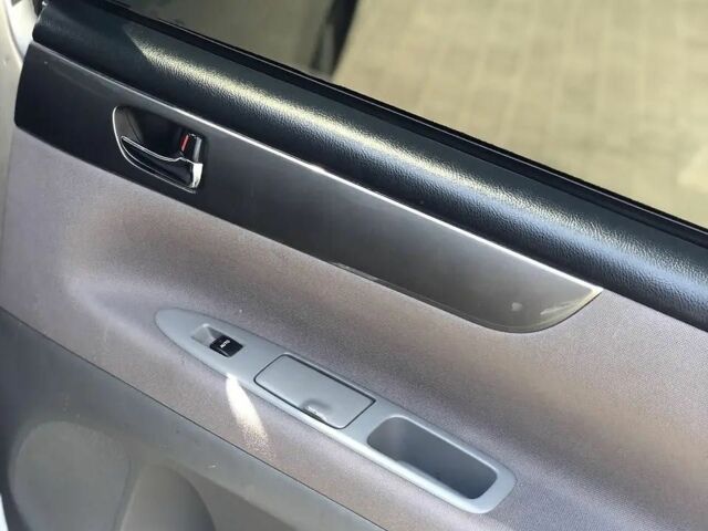 Сірий Тойота Авенсіс Версо, об'ємом двигуна 2 л та пробігом 340 тис. км за 4900 $, фото 8 на Automoto.ua