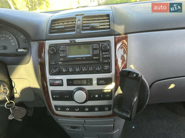 Сірий Тойота Авенсіс Версо, об'ємом двигуна 2 л та пробігом 250 тис. км за 5100 $, фото 11 на Automoto.ua