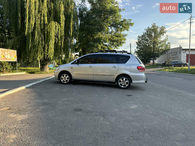 Сірий Тойота Авенсіс Версо, об'ємом двигуна 2 л та пробігом 250 тис. км за 5100 $, фото 20 на Automoto.ua