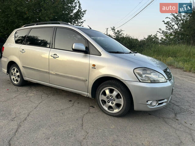 Сірий Тойота Авенсіс Версо, об'ємом двигуна 2 л та пробігом 250 тис. км за 5100 $, фото 42 на Automoto.ua