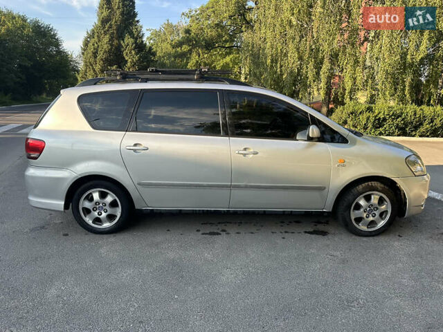 Сірий Тойота Авенсіс Версо, об'ємом двигуна 2 л та пробігом 250 тис. км за 5100 $, фото 4 на Automoto.ua