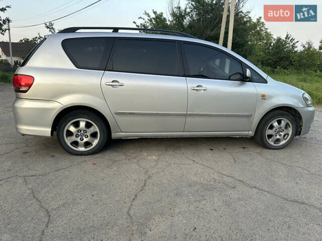 Сірий Тойота Авенсіс Версо, об'ємом двигуна 2 л та пробігом 250 тис. км за 5100 $, фото 40 на Automoto.ua