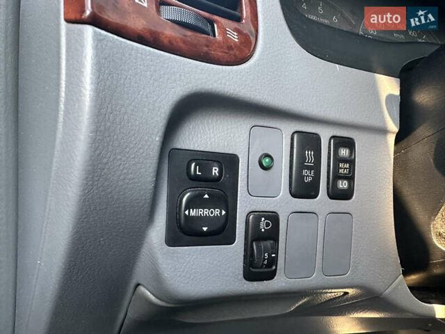 Сірий Тойота Авенсіс Версо, об'ємом двигуна 2 л та пробігом 250 тис. км за 5100 $, фото 28 на Automoto.ua