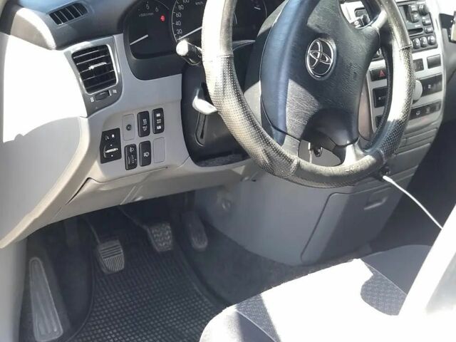 Сірий Тойота Авенсіс Версо, об'ємом двигуна 2 л та пробігом 340 тис. км за 4900 $, фото 11 на Automoto.ua