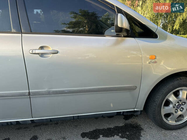 Сірий Тойота Авенсіс Версо, об'ємом двигуна 2 л та пробігом 250 тис. км за 5100 $, фото 16 на Automoto.ua