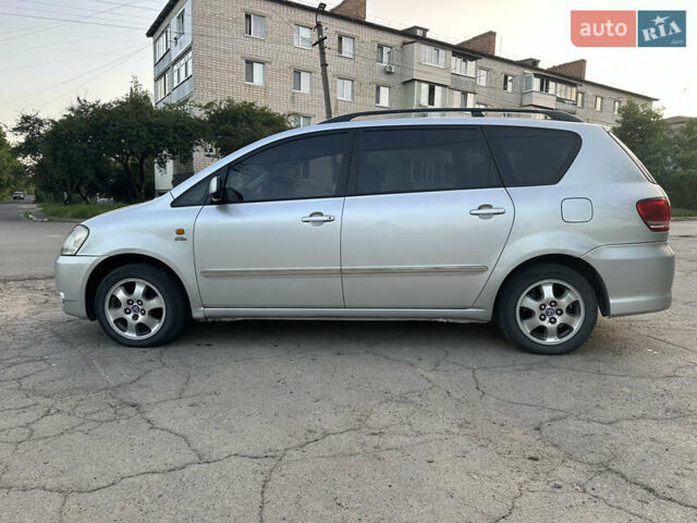 Сірий Тойота Авенсіс Версо, об'ємом двигуна 2 л та пробігом 250 тис. км за 5100 $, фото 49 на Automoto.ua