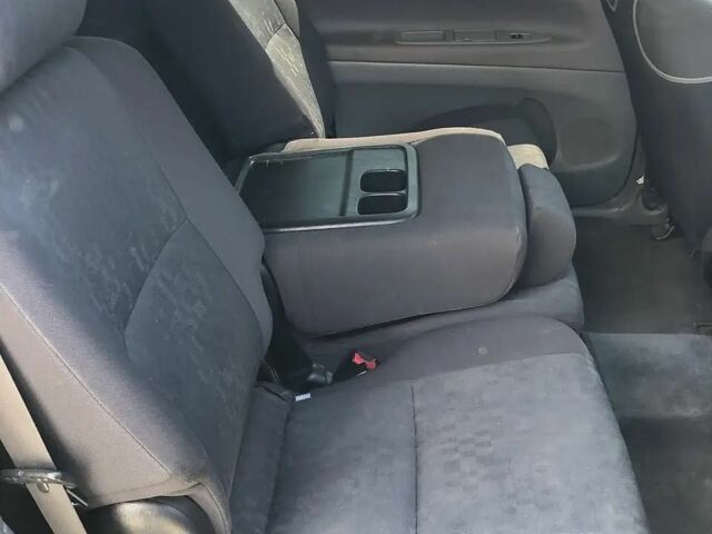 Сірий Тойота Авенсіс Версо, об'ємом двигуна 2 л та пробігом 340 тис. км за 4900 $, фото 4 на Automoto.ua