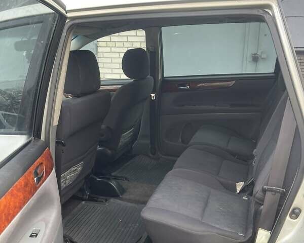 Сірий Тойота Авенсіс Версо, об'ємом двигуна 2 л та пробігом 287 тис. км за 3500 $, фото 6 на Automoto.ua