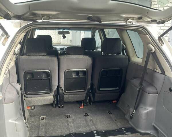 Сірий Тойота Авенсіс Версо, об'ємом двигуна 2 л та пробігом 287 тис. км за 3500 $, фото 2 на Automoto.ua